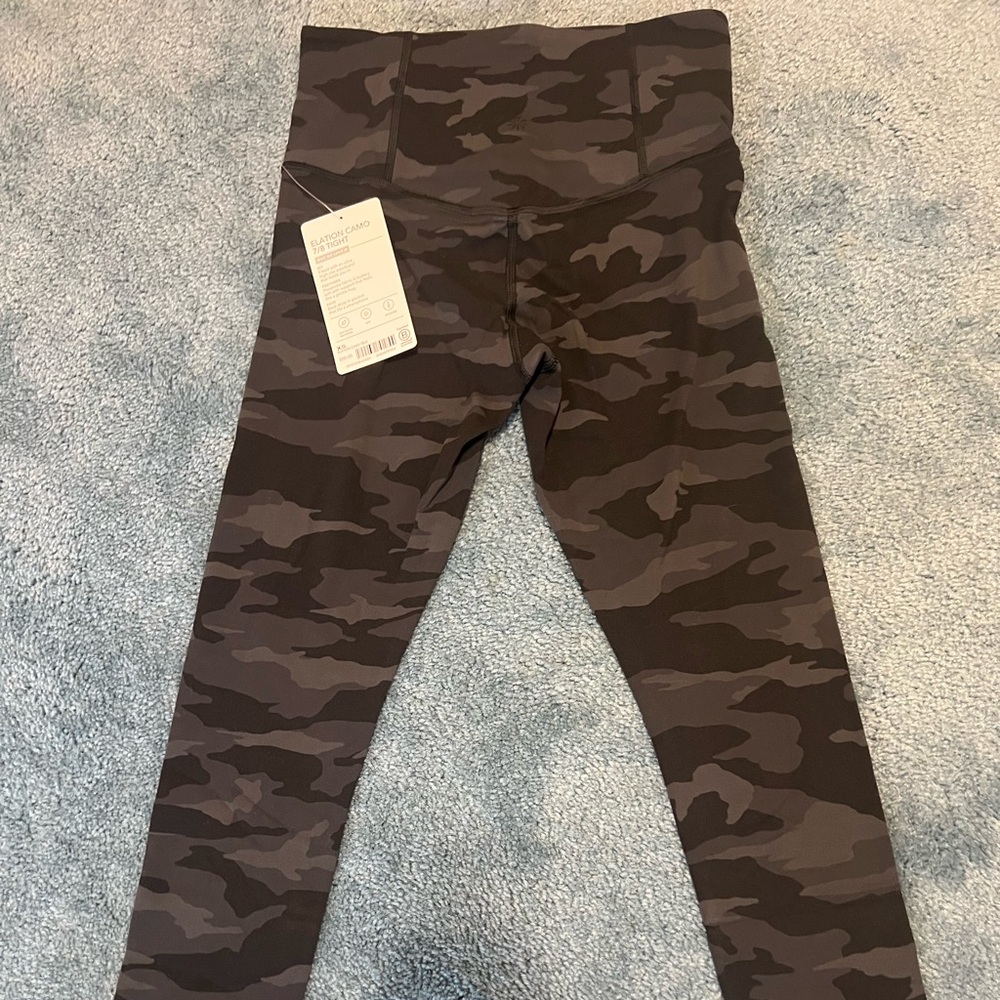 Athleta NWT Elation Camo 7/8 tight Legging size XS XXS